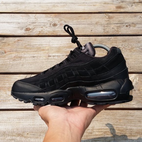 air max 95 essential triple black